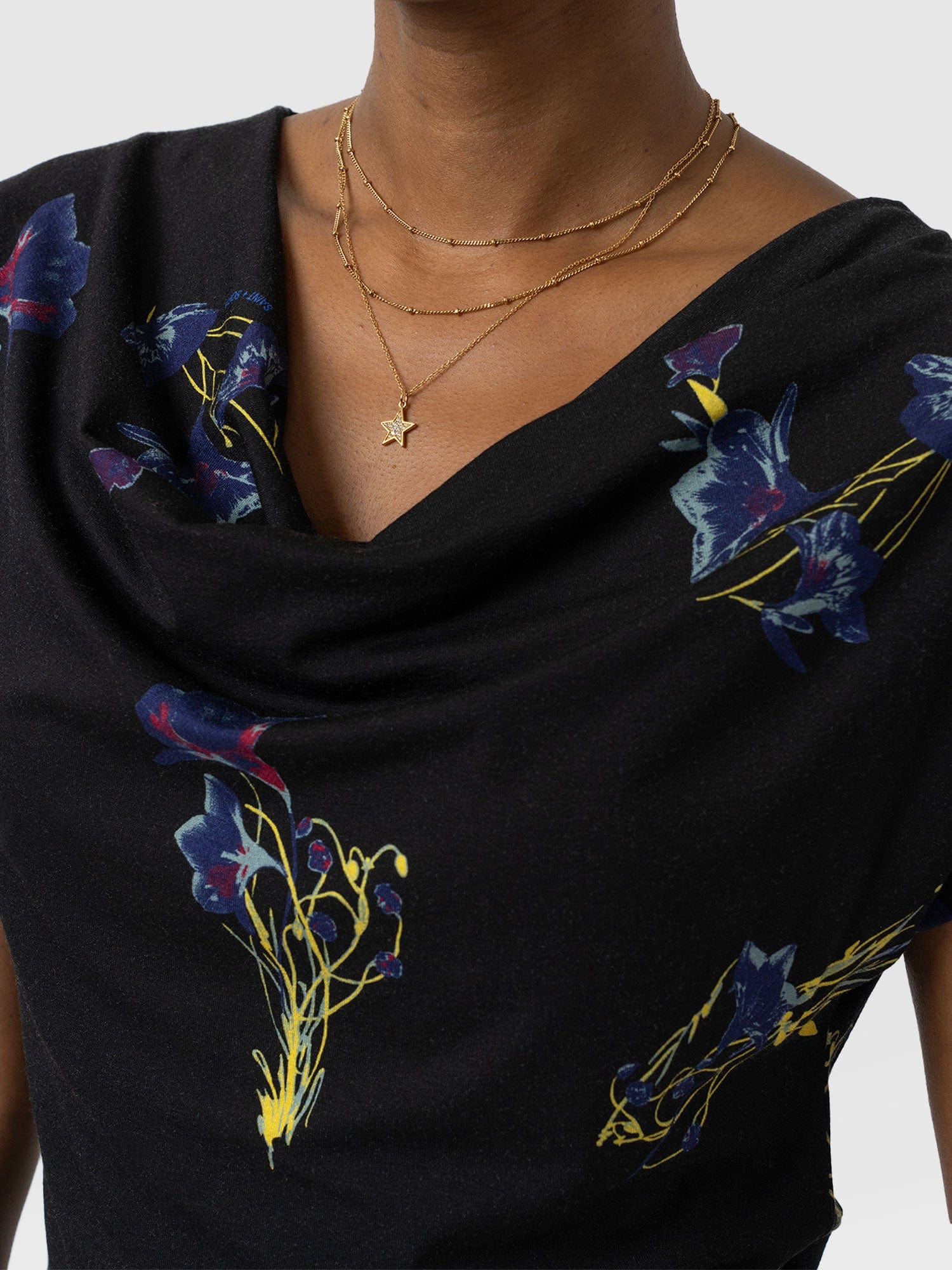 Cowl Neck Tee Blue Lily Gardens - Women's T-Shirts | Saint + Sofia® EU